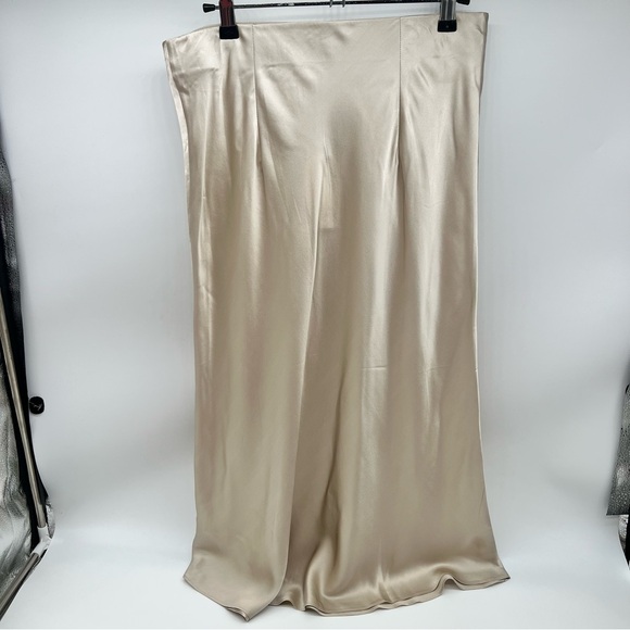 Quince Women’s 100% Washable Silk Cream Maxi Above Ankle Slip Skirt Resort Wear - Picture 5 of 16